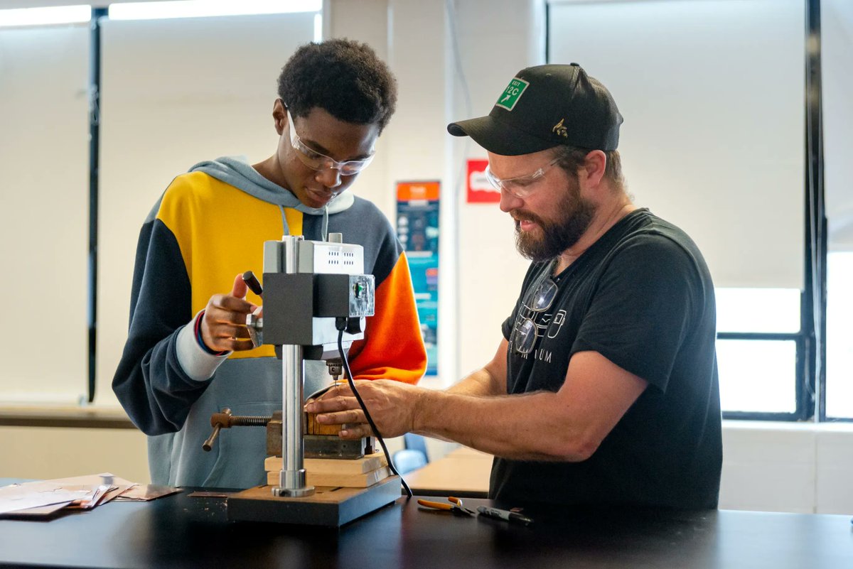 metalmuseum's tweet photo. Join us Tuesday, May, 2 at 4pm in celebrating the work of our Forging the Future students! In partnership with the Boys &amp; Girls Club of Greater Memphis, Forging the Future empowers students with the skills and knowledge they need to succeed in the world of art &amp; entrepreneurship! https://t.co/5zKKtpuVr6
