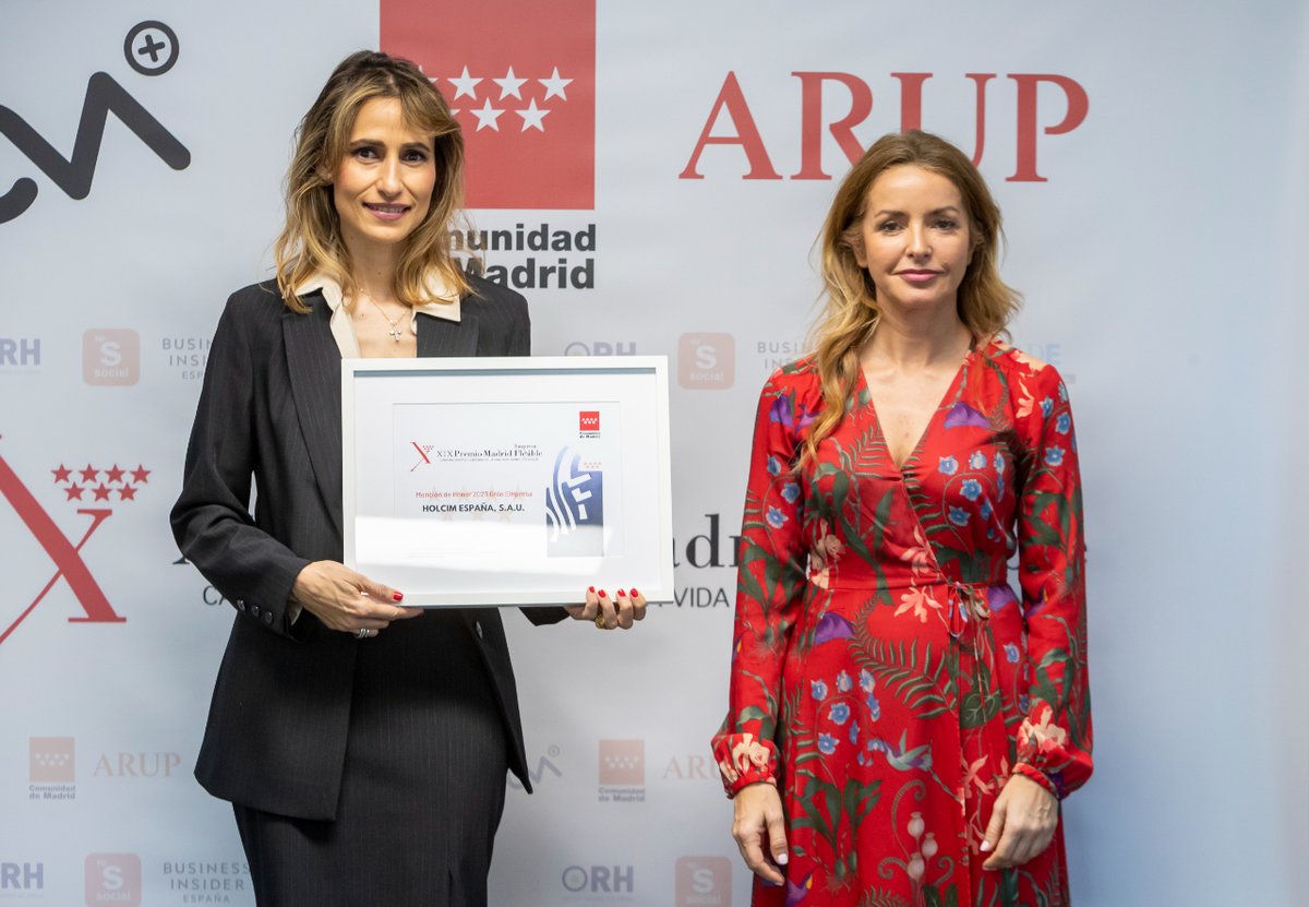 Holcim_es's tweet photo. ¡Hemos recibido Mención de Honor del Premio Madrid Empresa Flexible 2023! 🏅

El galardón que otorga @MujerCMadrid reconoce nuestras acciones para fomentar la flexibilidad y conciliación, avanzando  hacia el equilibrio entre la vida profesional, personal y familiar 👷‍♀️👷‍♂️ https://t.co/FbWvD8sgnc