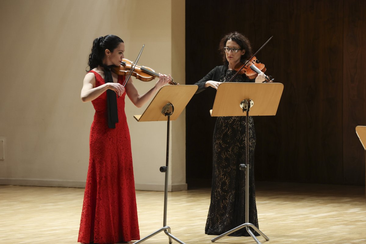 cndm_inaem's tweet photo. 💫Ayer, nuestro 𝐔𝐧𝐢𝐯𝐞𝐫𝐬𝐨 𝐁𝐚𝐫𝐫𝐨𝐜𝐨 se trasladó a la Venecia del siglo XVII gracias al talento de la brillante @leonordelera dy su @lestrodorfeo ¡Una gran velada barroca!🎻
📷 Elvira Megías https://t.co/WpMEkOM4HX