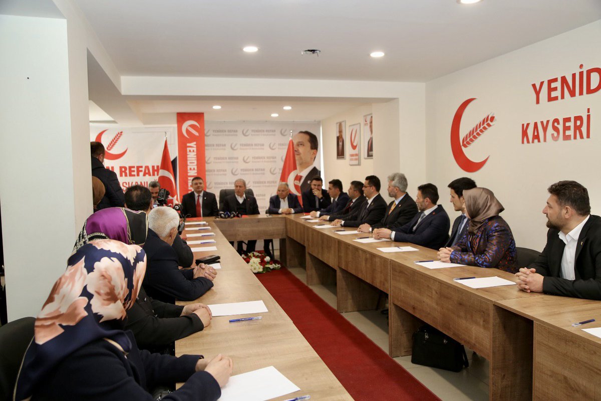 rprefahpartisi's tweet photo. Milli Savunma Bakanı Sn. Hulusi Akar ve beraberindeki heyet Yeniden Refah Partisi Kayseri İl Başkanlığımızı ziyaret etti. https://t.co/EoQctnp6rm