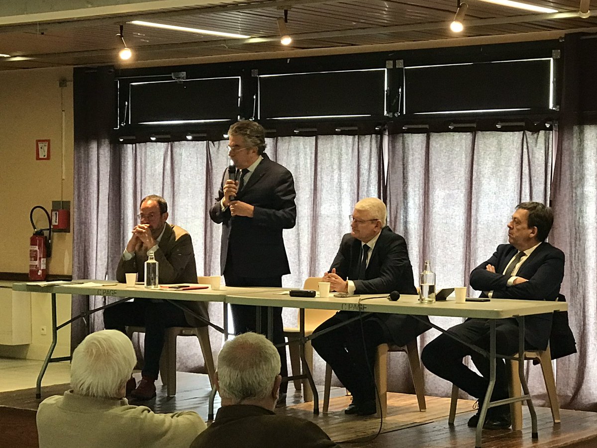 TurquoisNicolas's tweet photo. #findevie débat à #Châtellerault avec Alain #Claeys et @OlivierFalorni il est nécessaire d’accompagner les personnes en fin de vie. Les soins d’accompagnement ne sont presque pas enseignés. Rien sur le recherche. Il s’agit pour la communauté médicale de se saisir du sujet ! https://t.co/pWPMVdfsYR