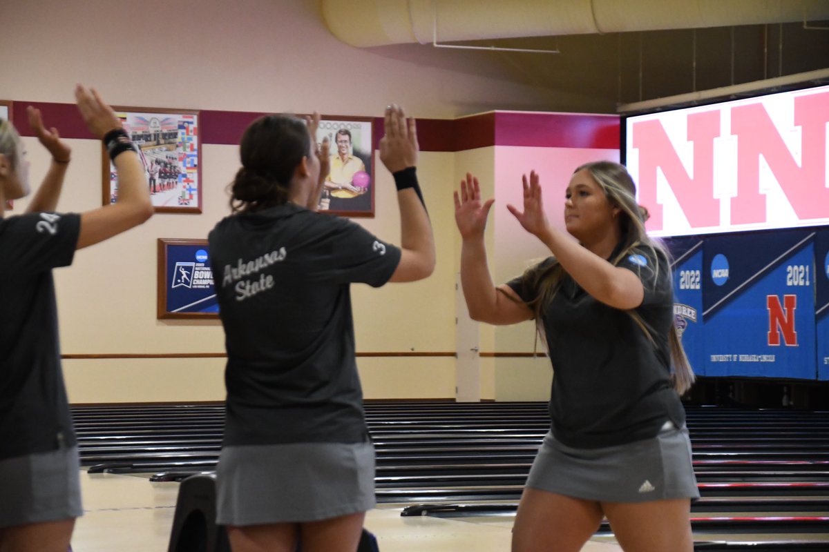 AStateBowling's tweet photo. Red Wolves take traditional point over Vanderbilt 1,059-1,015

Stull - 195
VanDuinen - 210
Thoma - 212
Welch - 222
Buchanan - 220 https://t.co/PsQohsiJGO