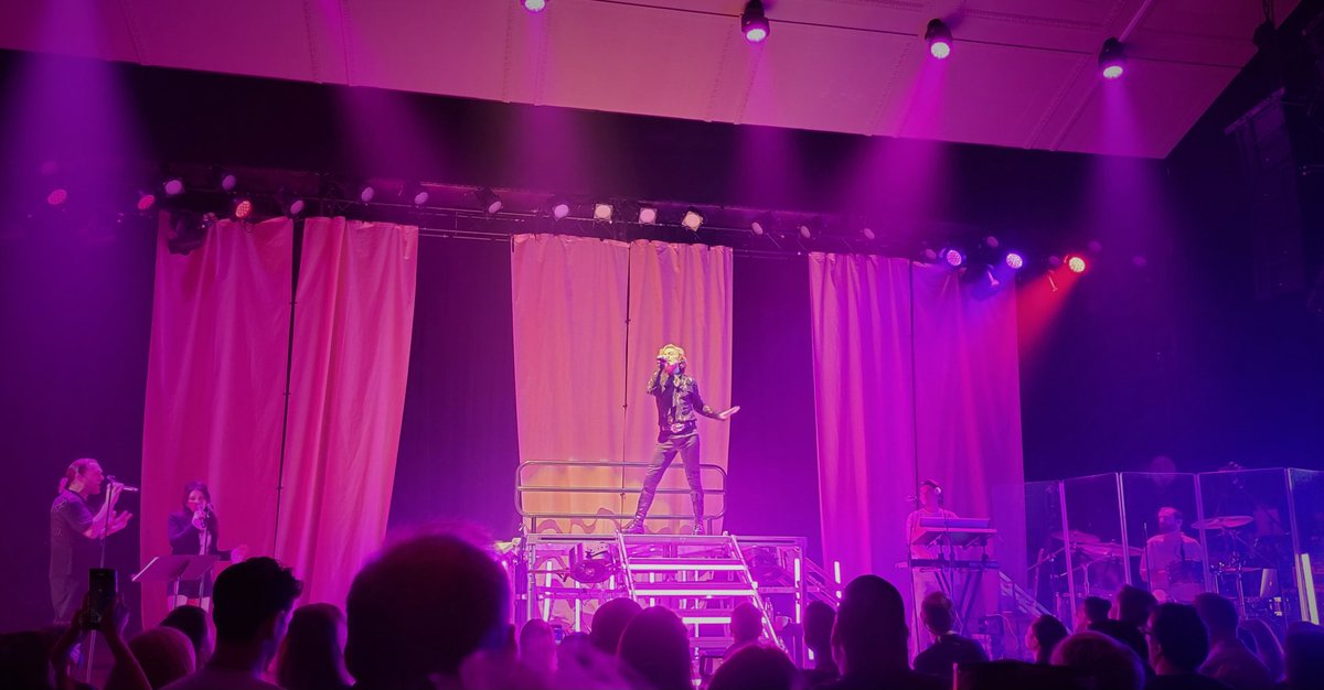 kapaki's tweet photo. What cosmic energy @darrenhayes' New York show! 💫 https://t.co/aQ90CU0iob