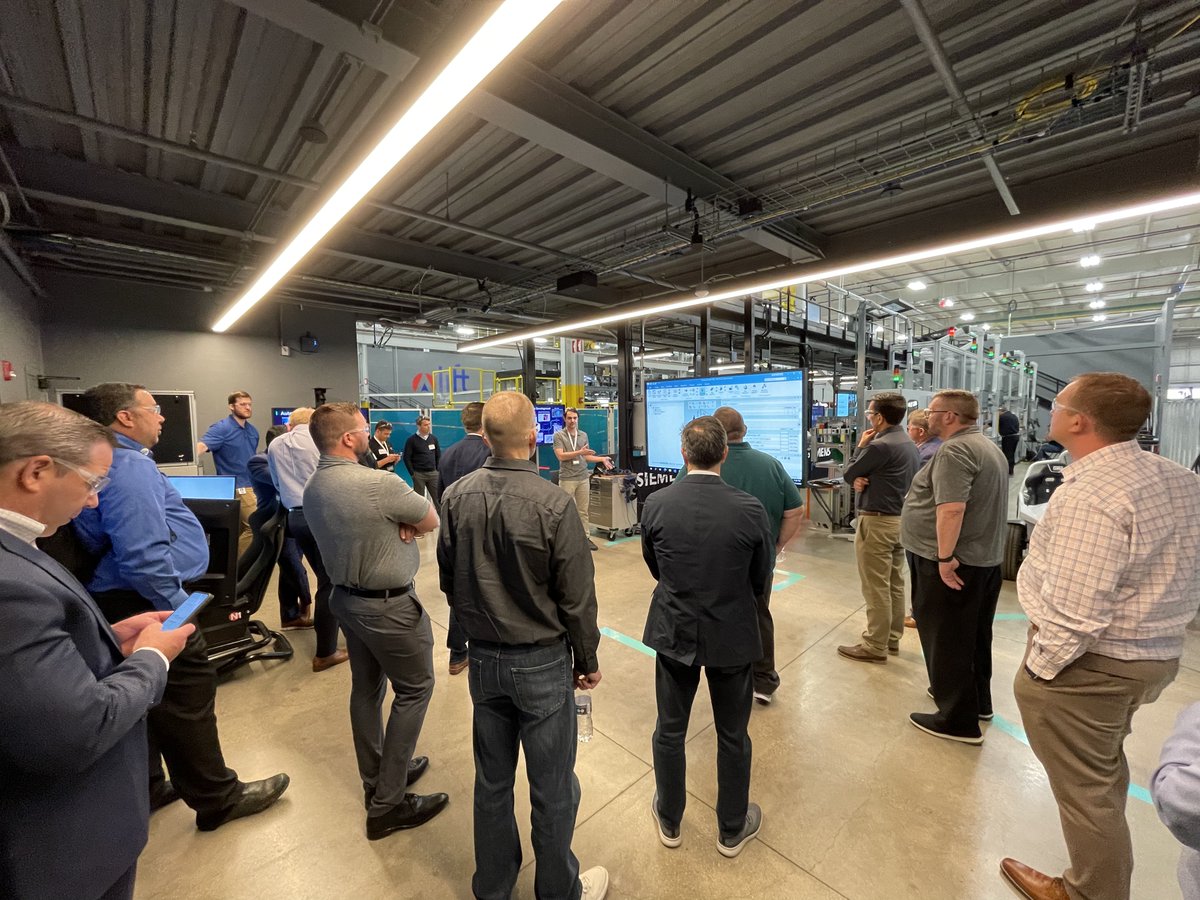NewsfromLIFT's tweet photo. @Siemens Manufacturing in America was held in our own backyard of #Detroit.  Very happy to support our partner with their events &amp; showcase the eXplore center at our facility.  Partnerships like these ensures that we can continue to Drive American #Manufacturing Into the Future! https://t.co/OuV6MCMdbu