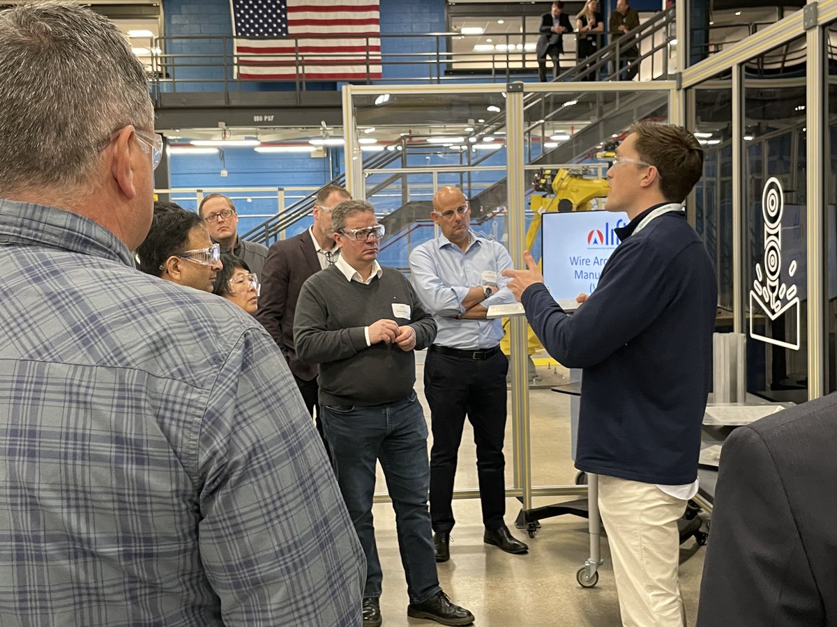 NewsfromLIFT's tweet photo. @Siemens Manufacturing in America was held in our own backyard of #Detroit.  Very happy to support our partner with their events &amp; showcase the eXplore center at our facility.  Partnerships like these ensures that we can continue to Drive American #Manufacturing Into the Future! https://t.co/OuV6MCMdbu