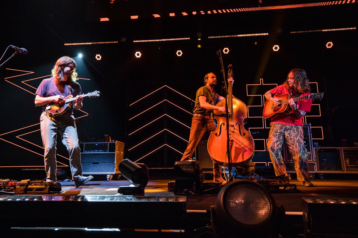BillyStrings's tweet photo. 4.13.23 / @LandersCenter / 📷 @JFaatz_Photo https://t.co/hlJjvYtfUc