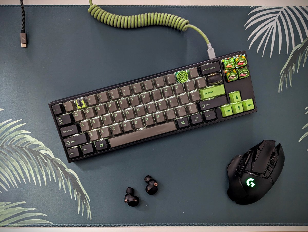 dilkROM's tweet photo. Today's desk.
#keyboards #ArtKey #artisan #deskmat https://t.co/HICgqq9R0E