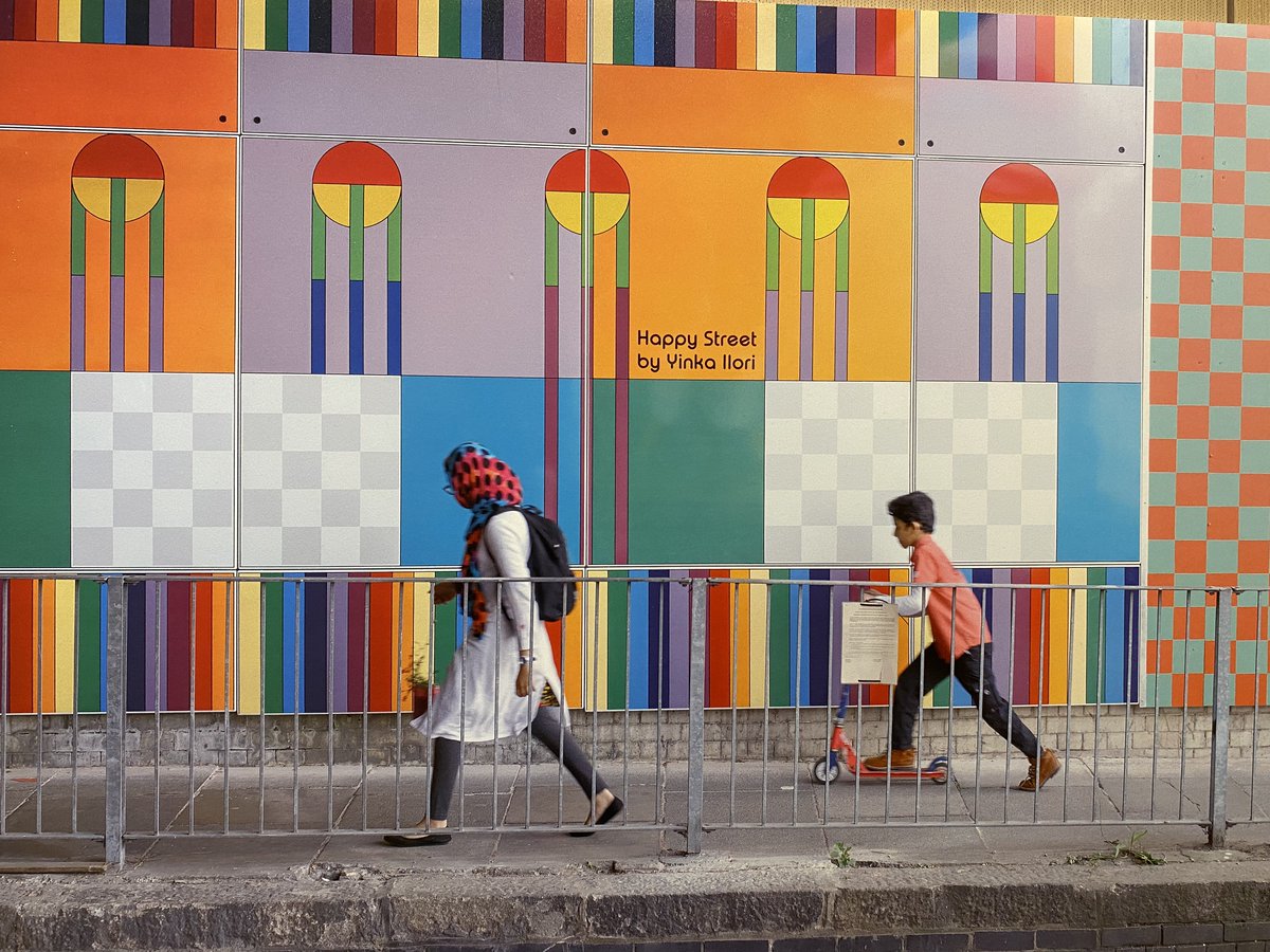 sujculture's tweet image. They say miracles are never ceasin’ /And every soul needs a little releasin’ /That’s the sound of sunshine going down /And the people start to paint the town
🎨📐#YinkaIlori🇬🇧🇳🇬@YinkaIlori_ ▶️#ParablesForHappiness 🎟#DesignMuseum @DesignMuseum 💻Review theguardian.com/artanddesign/2…