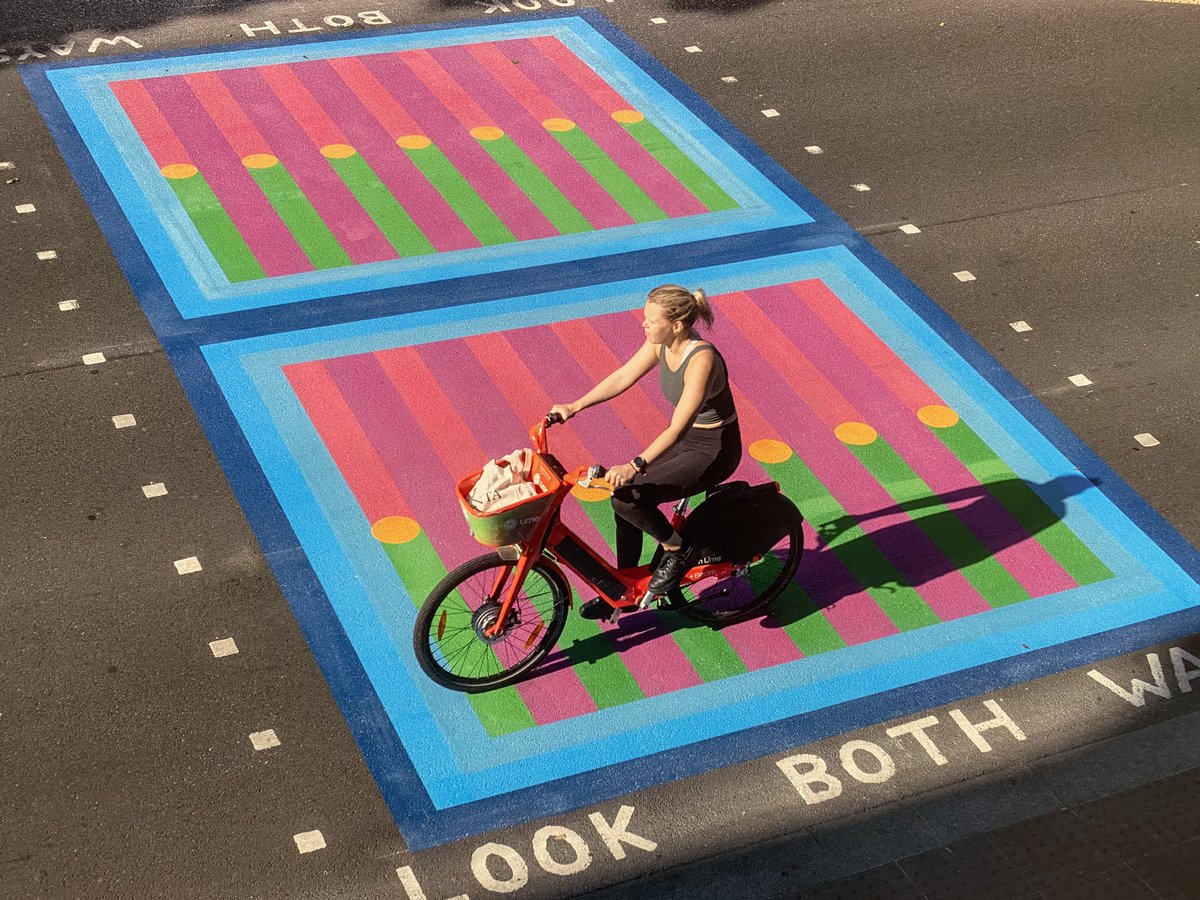 sujculture's tweet image. They say miracles are never ceasin’ /And every soul needs a little releasin’ /That’s the sound of sunshine going down /And the people start to paint the town
🎨📐#YinkaIlori🇬🇧🇳🇬@YinkaIlori_ ▶️#ParablesForHappiness 🎟#DesignMuseum @DesignMuseum 💻Review theguardian.com/artanddesign/2…