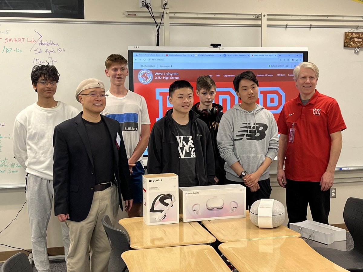 Thank you to Dr. Chris Ho ‘84 for donating a VR headset to our @WL_RDP computer science department. Our students are excited to learn from this fun technology!