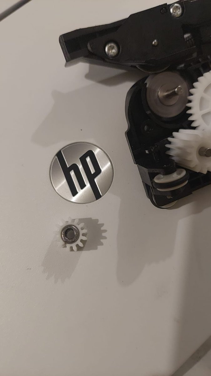 learnArchicad's tweet image. #HP #HPDESIGNJET
Mendiga obsolescencia programada.
Si tienen un plotter HP T  120-130-250-530-730-830
Seguramente van a tener problemas en el futuro con el cortador.
Trae un engrane que con el tiempo se rompe y hace que se este trabando y cortando mal el papel.