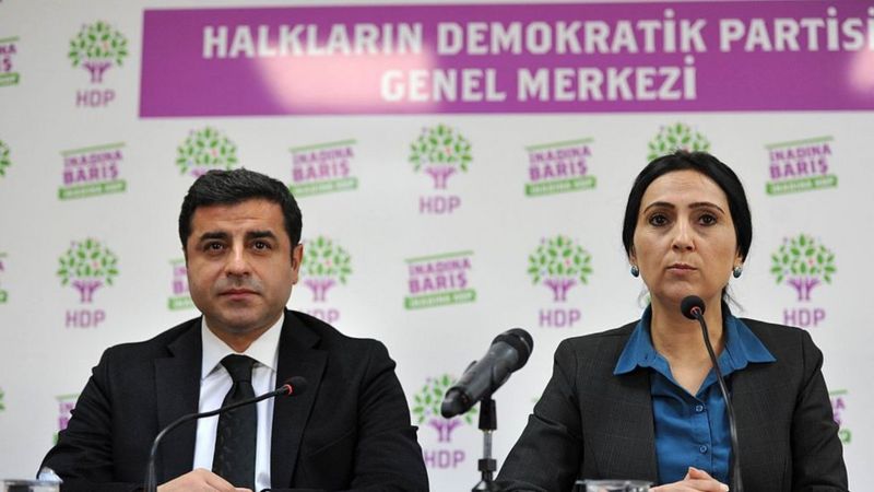 Kobani davasında Selahattin Demirtaş ve Figen Yüksekdağ'ın arasında bulunduğu 36 sanığın ağırlaştırılmış müebbet hapsi istendi

bbc.in/3KxDESO