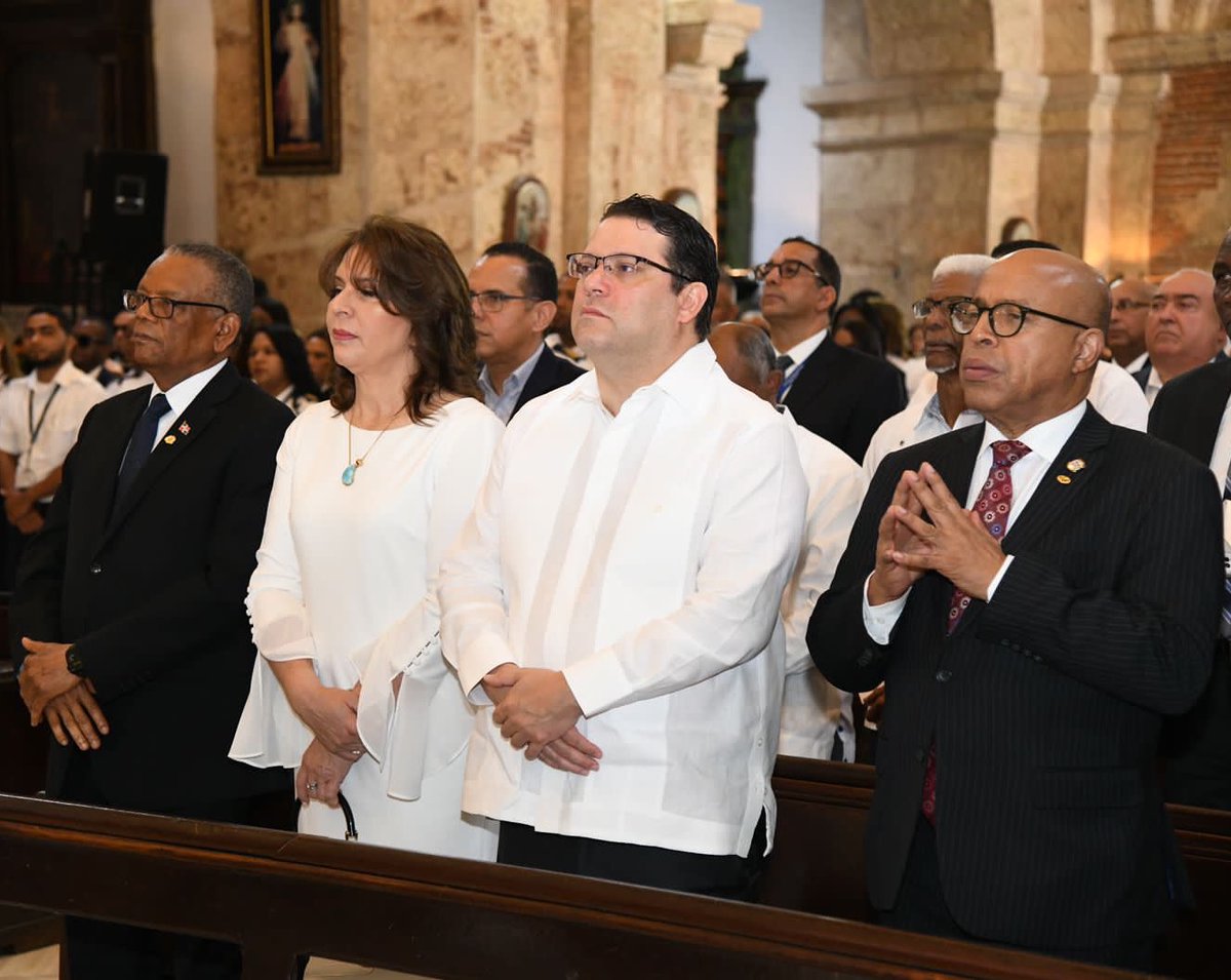 SanzLovaton's tweet photo. Hoy celebramos el 84 aniversario de la creación de @MigracionRDo con una misa de agradecimiento. Gracias por hacerme parte de este momento, una pausa necesaria para dar gracias por la historia y oportunidades. https://t.co/Jkp2Oxs8tv