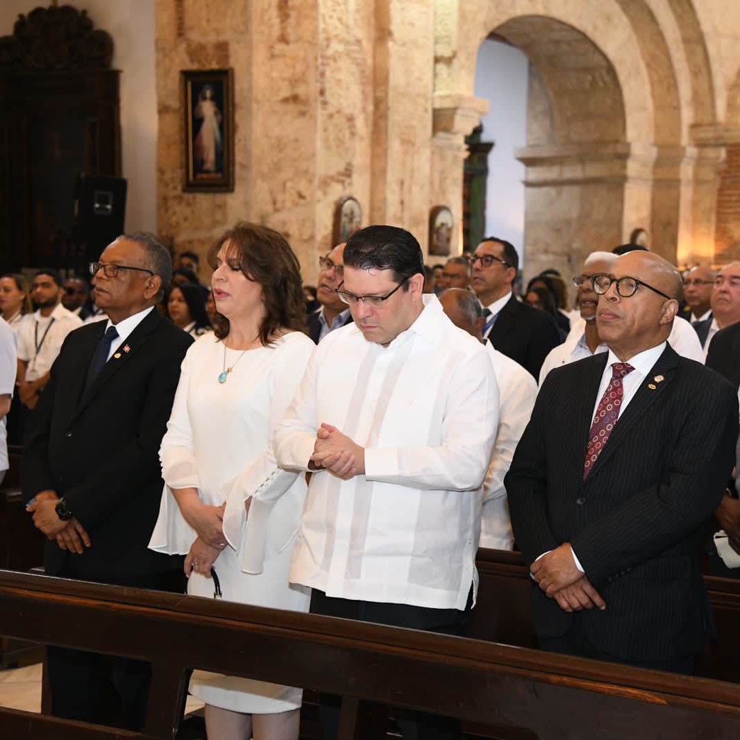 SanzLovaton's tweet photo. Hoy celebramos el 84 aniversario de la creación de @MigracionRDo con una misa de agradecimiento. Gracias por hacerme parte de este momento, una pausa necesaria para dar gracias por la historia y oportunidades. https://t.co/Jkp2Oxs8tv