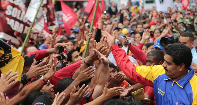 Hace 10 años, el pueblo venezolano ratificó su compromiso y fiel promesa con la Revolución Bolivariana, eligiendo a Nicolás Maduro, como el Primer Presidente Obrero y Chavista.   

#MaduroLealtadYVictoria