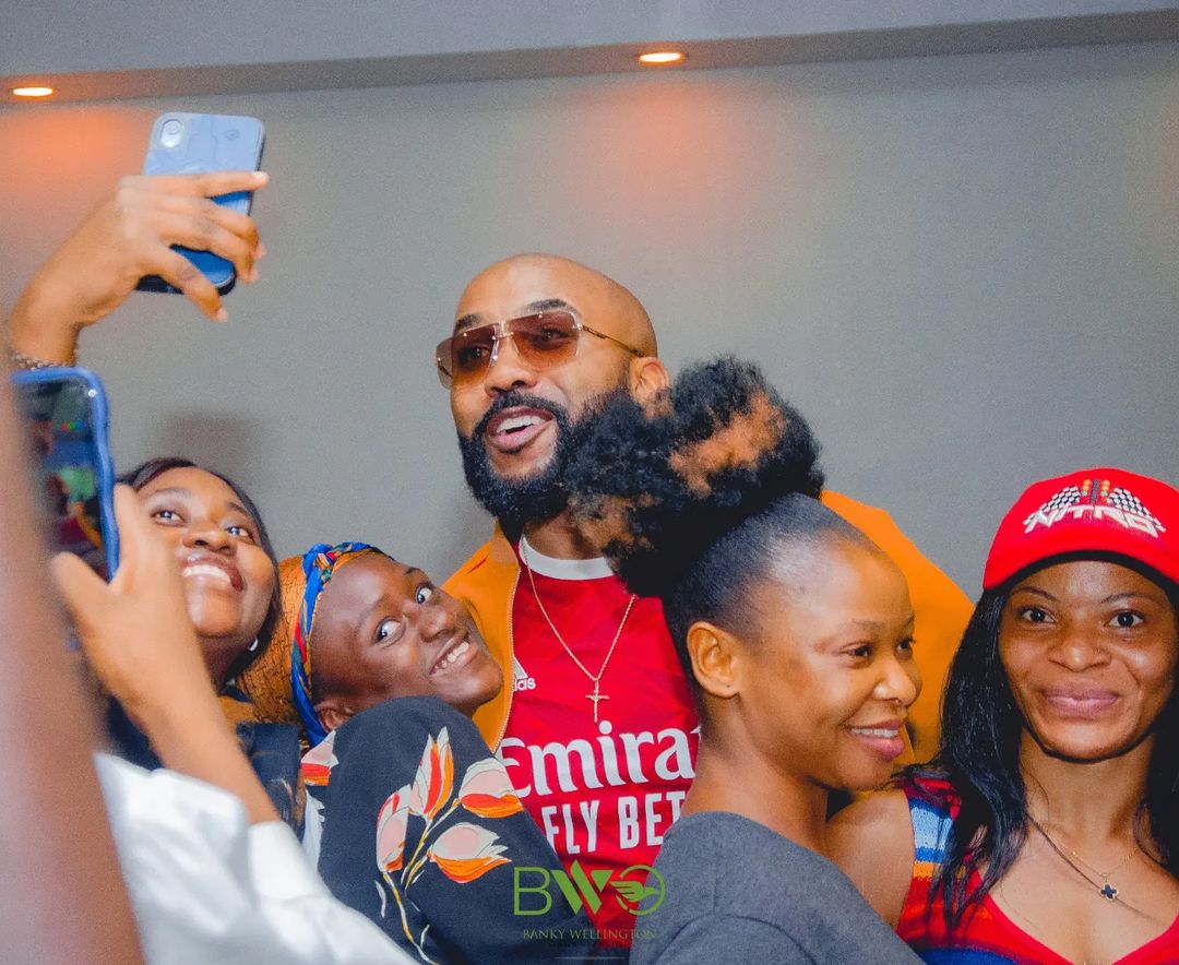 MobilePunch's tweet photo. PHOTOS: BankyW Gifts Over 2,500 Items As Community Service

Nigerian singer, Olubankole Wellington aka Banky W, has given away over 2,500 free gift items as community service and a way of giving back to society.

The singer who now doubles as a politician revealed this in a post https://t.co/QbZ9yrq82c