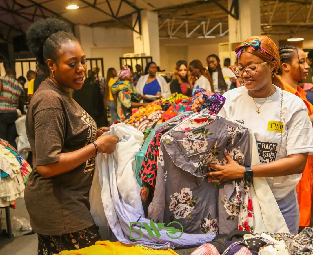 MobilePunch's tweet photo. PHOTOS: BankyW Gifts Over 2,500 Items As Community Service

Nigerian singer, Olubankole Wellington aka Banky W, has given away over 2,500 free gift items as community service and a way of giving back to society.

The singer who now doubles as a politician revealed this in a post https://t.co/QbZ9yrq82c
