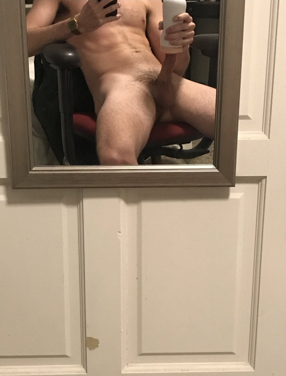 pnw_guy_'s tweet photo. Who else likes playing with toys in the mirror? https://t.co/JXcfiJ5ioc