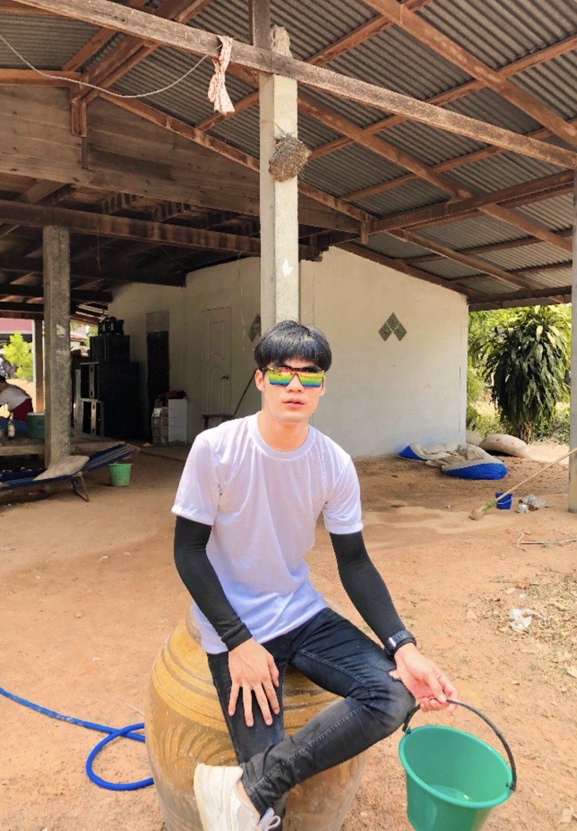19092542 tweet media