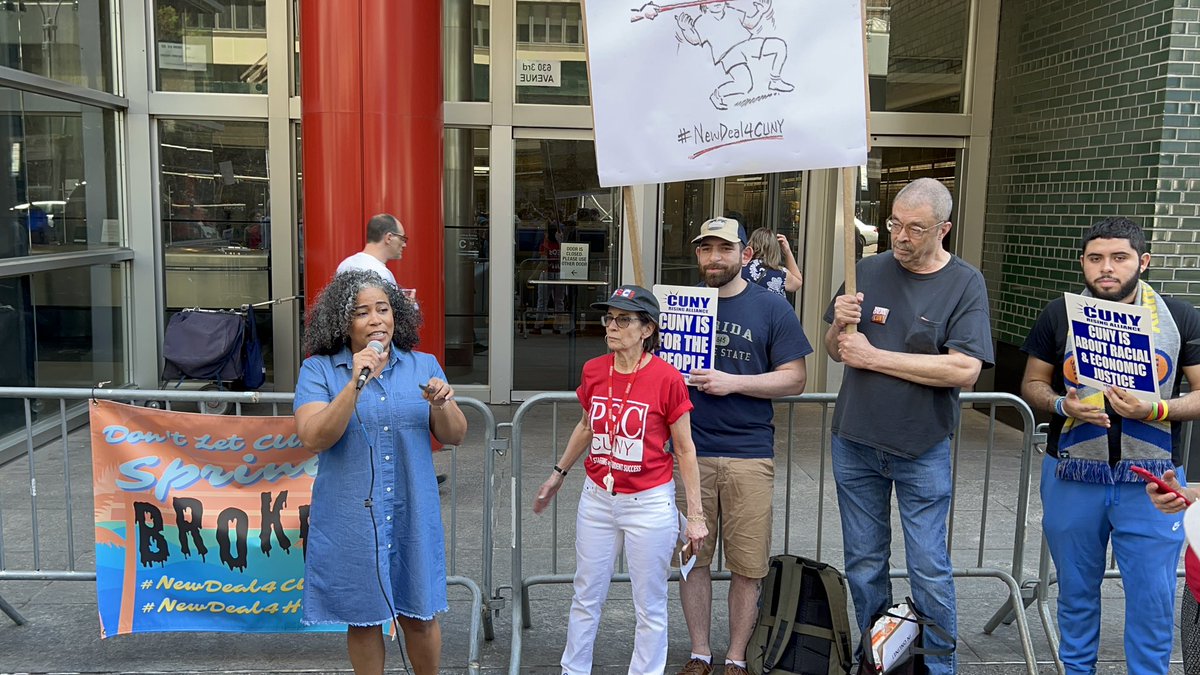 KarinesReyes87's tweet photo. Current and future students should not go on spring break and return to a @CUNY that is #SpringBroke!

Rallied (and even limboed) yesterday with @Sen_Gounardes, @PSC_CUNY and advocates in front of @GovKathyHochul’s office to oppose tuition hikes and invest in the #NewDeal4CUNY! https://t.co/0kjzd5EbqL