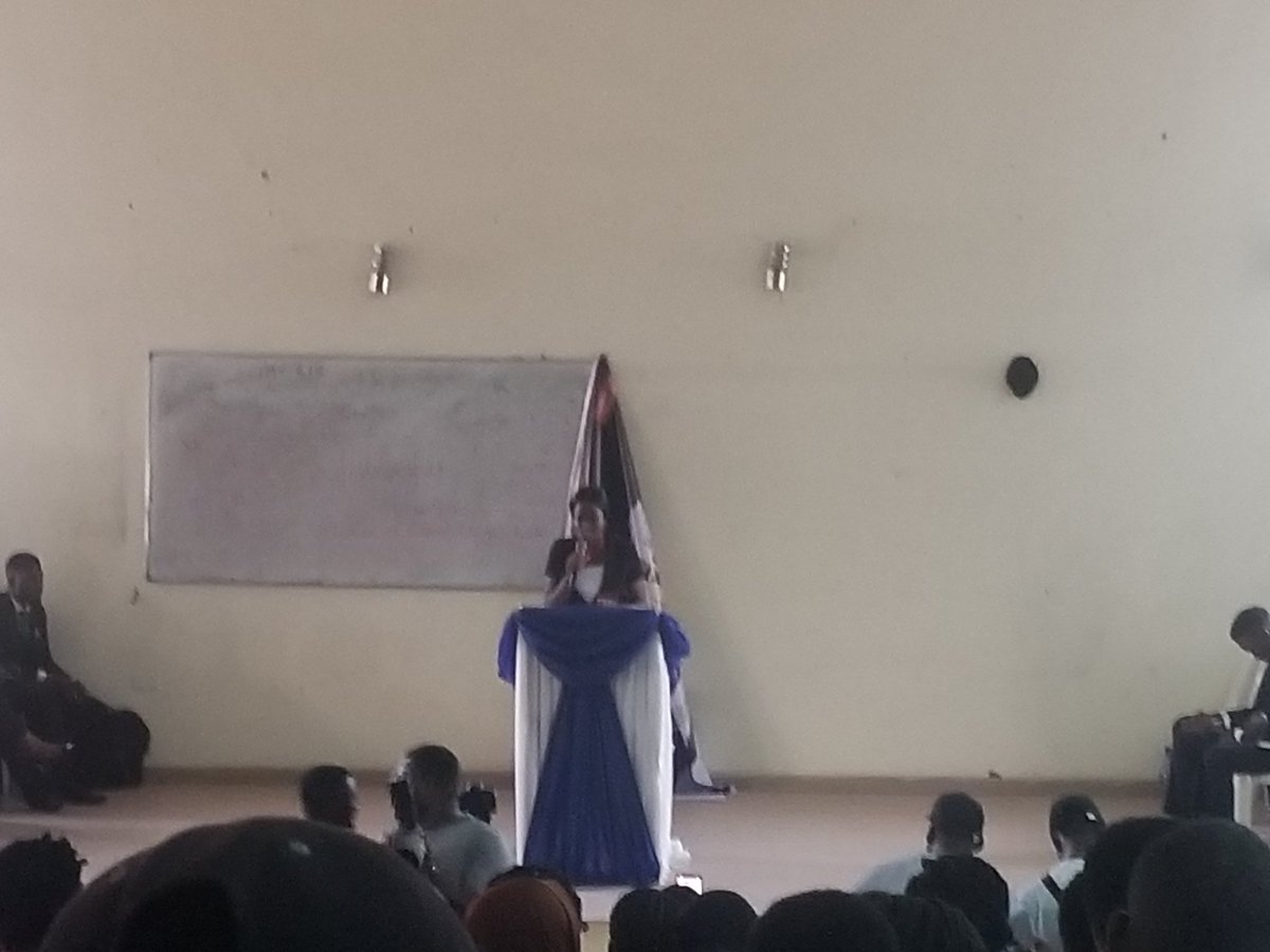 AYINDEEDIDIONG's tweet photo. Queenite carry paper come read ni sha, when no be evening news.    Can  the organizers tell her the radio who is accepting people for IT training,  make dem go present abeg. 
Guess who is CLEAR.  INDY IS CLEAR.

#jarwar 
#jarwar23 
#roadtoicc https://t.co/CRE5P7bfz5