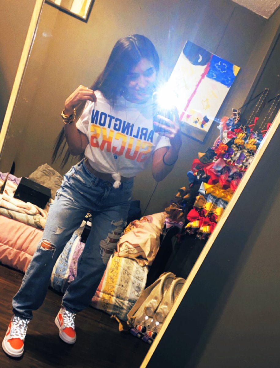 emilyestrada39's tweet photo. Cause IYKYK. #LETSSGOOSTROSSS #ArlingtonSUCKS https://t.co/jkcmvbe4Ch