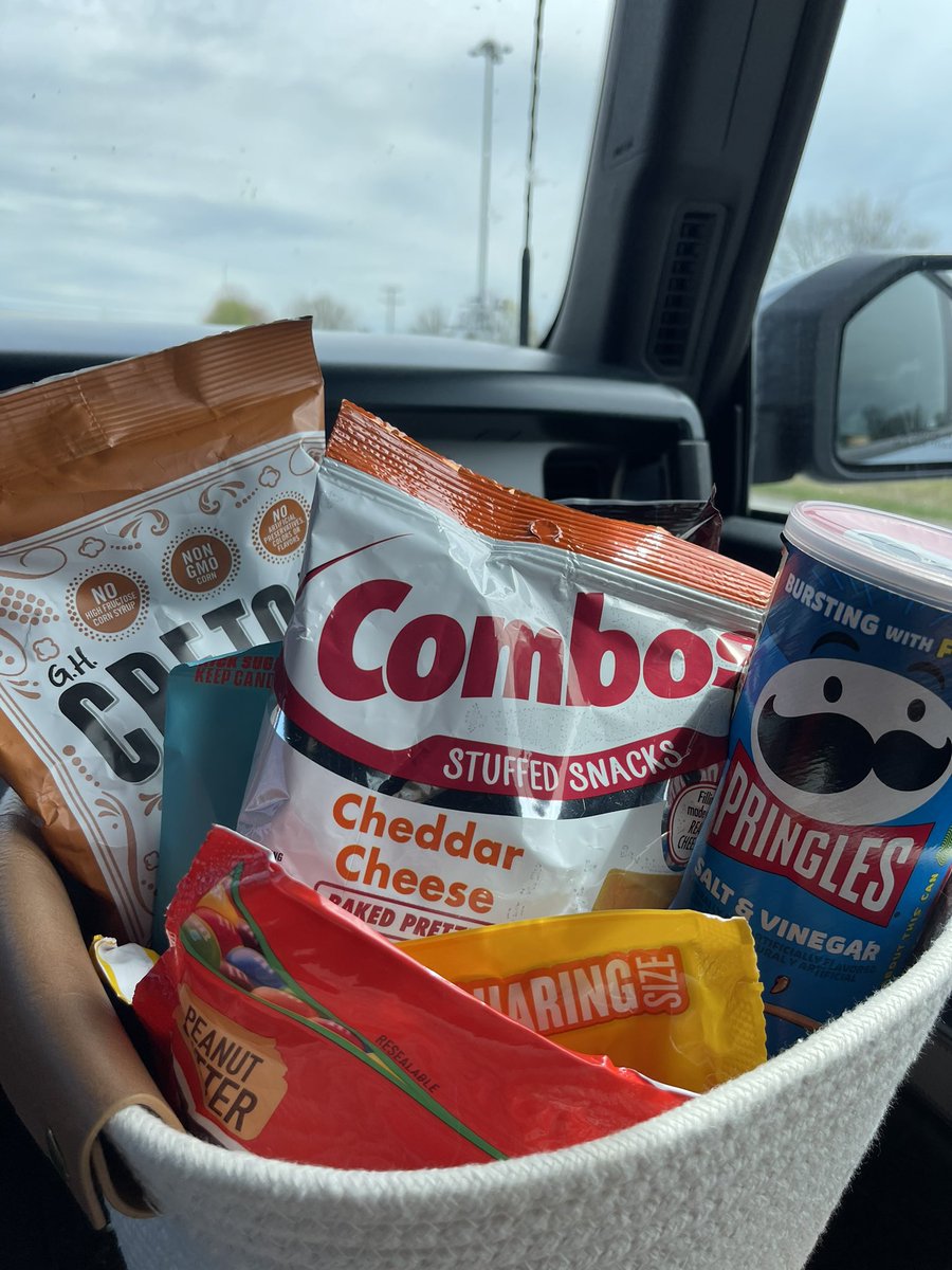 evanfoxy's tweet photo. What’s the best road-trip snack? I’ve always been a big combos guy https://t.co/rxOt8J05az
