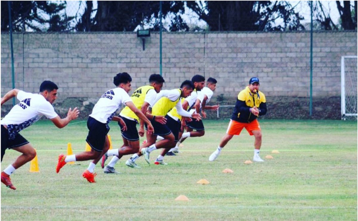 QUERIDOS SUSCRIPTORES y AMIGOS DE VIERNES DE ESTUDIO:

Hoy, viernes 14/4, realizaremos nuestra 84ta presentación oficial. 

Estará a cargo del Lic. R. Castro desarrollaremos la 2da parte tema:

"CONSTRUCCIÓN DEL ENTRENAMIENTO ESPECÍFICO CON BASE EN EL MODELO DE JUEGO".