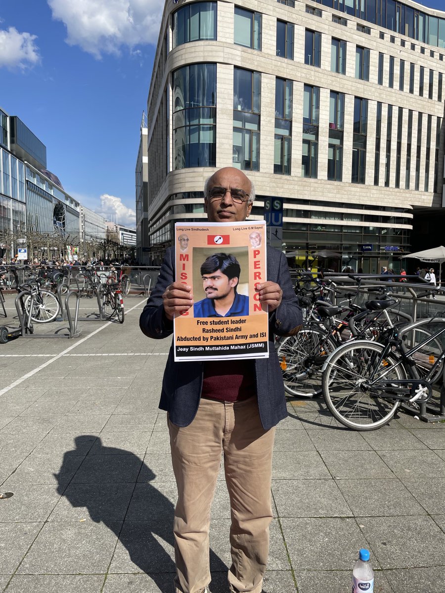 shafiburfat's tweet photo. JSMM protested in Germany against the extrajudicial arrest &amp; enforced disappearances of political activists of Sindh by the Pakistan Army &amp; ISI. https://t.co/wRSZkJDi8K