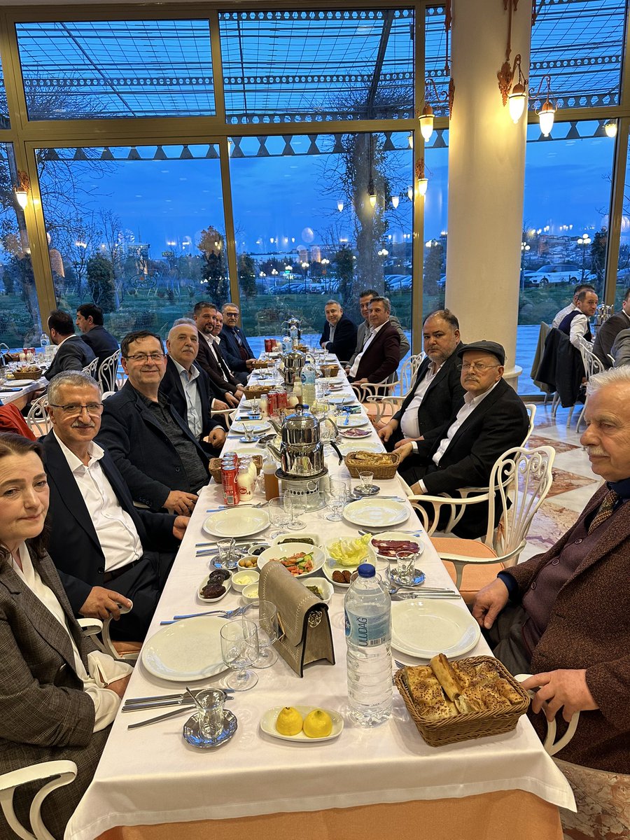 Bu akşam Kırklareli, Tekirdağ, Edirne , Çanakkale, İstanbul ( Avcılar, Beylikdüzü, Çatalca, Silivri) illerinde bulunan <a href="/istikbal/">İstikbal</a> <a href="/bellona/">Bellona</a> <a href="/mondimobilya/">Mondihome</a> <a href="/doquhome/">Doqu Home</a> <a href="/gumussuyu_hali/">Gümüşsuyu Halı</a> yaklaşık 100 bayimizi İstanbul-Silivri’de iftarda ağırladık. Kıymetli bayilerimiz Silivri’ye