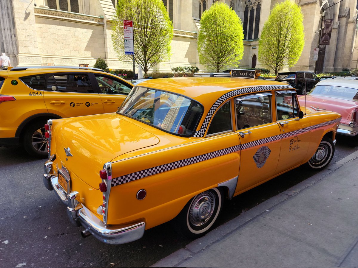 212NY's tweet photo. Yellow NYC cabs

#NYC #FridayFeeling #marvelousmrsmaisel @amazon https://t.co/pjtf0L3CzB
