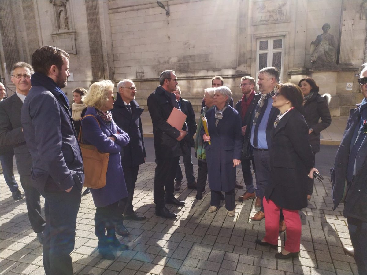 BentzChristophe's tweet photo. Journée terrain : visite des réalisations « coeur de ville » à #Chaumont et « petite ville de demain » #Nogent #Biesles & présentation des projets pour développer le tissu industriel de notre territoire.
Enfin, une belle rencontre avec le président des sapeurs pompiers 52. 👇 https://t.co/0wA4ENGoKF
