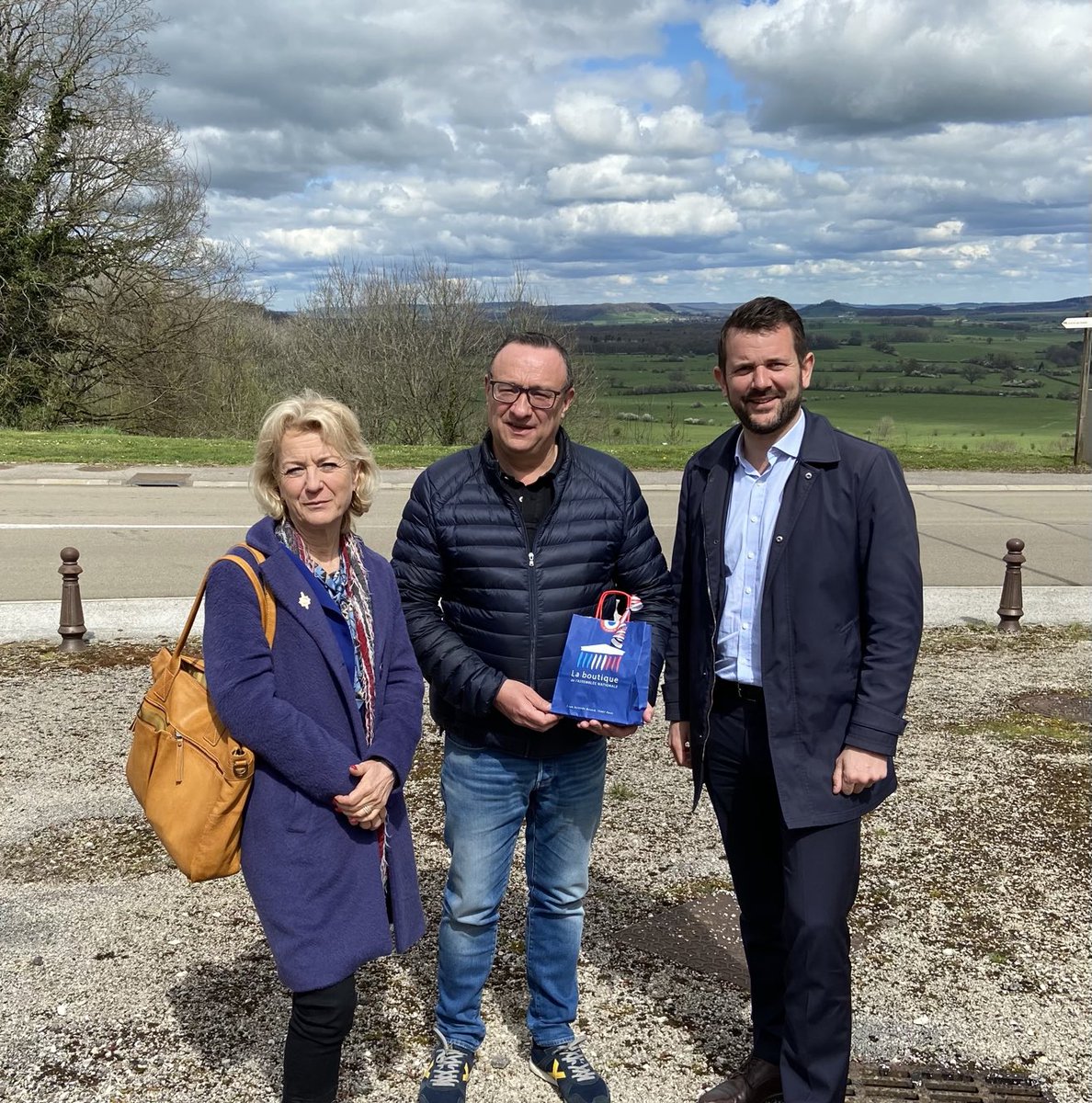 BentzChristophe's tweet photo. Journée terrain : visite des réalisations « coeur de ville » à #Chaumont et « petite ville de demain » #Nogent #Biesles & présentation des projets pour développer le tissu industriel de notre territoire.
Enfin, une belle rencontre avec le président des sapeurs pompiers 52. 👇 https://t.co/0wA4ENGoKF