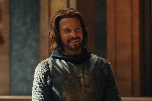Happy Birthday to Lloyd Owen who plays Elendil in  