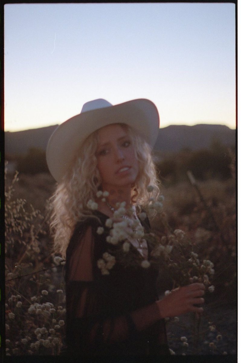 Hellorosesband (@hellorosesband) on Twitter photo 