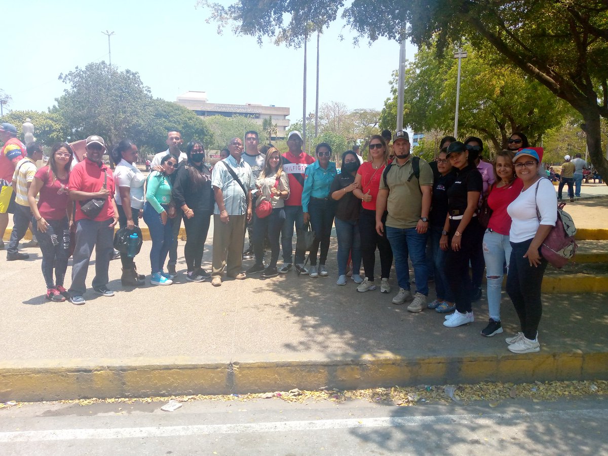MpppstAnz1's tweet photo. 14 De Abril Desde la Avenida Caracas del Municipio Simón Bolívar, el Equipo del Mpppst Participó en la Gran Marcha de los 10 Años de la Victoria Del Presidente Nicolás Obrero Nicolás Maduro.

@NicolasMaduro 
@delcyrodriguezv 
@torrealbaf 
@JCSantelizS https://t.co/MBaSa6dAhz