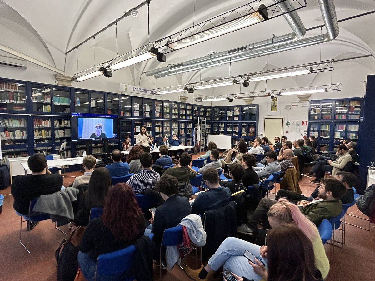 ADIPhD's tweet photo. Tavola rotonda sul #futuro dell’#Università con @pandorarivista, @MessaCristina, @MariuzzoAndrea, @ugopagano e @AlmaLaurea per i #25diADI https://t.co/GxZXtQOmwd