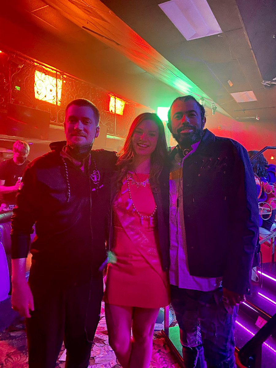 Catch me on the newest episode of <a href="/BlindspottingTV/">Blindspotting</a>: Ep 202 Life is Too Short!!!! Had an amazing time on set, and am so grateful to work with such amazing collaborators as Rafael and Daveed. SERIOUSLY GO WATCH IT!!! This show needs way more buzz for how good it is 🐝