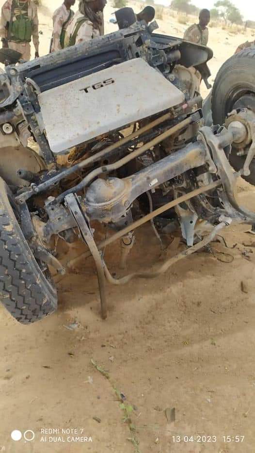 aboubacarybarma's tweet photo. #Niger #Diffa
Ce vendredi, un autre véhicule de la Garde a explosé sur une mine artisanale à #Djalori, commune de #Gueskerou. Bilan : 2 morts et blessés graves. L'incident au même endroit et dans les mêmes circonstances que celui d'hier avec 3 morts et 4 blessés. #EEI #IED https://t.co/oK8AnrTmgS