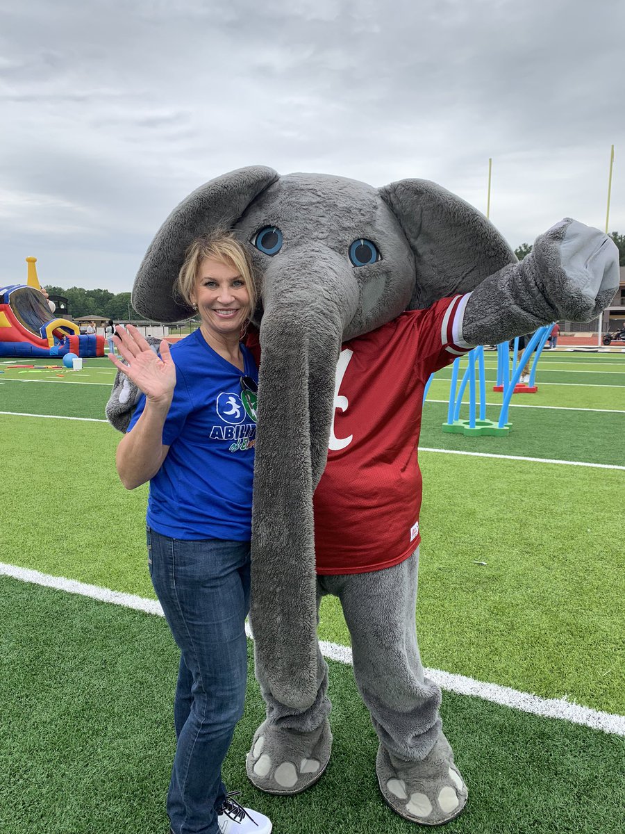 amy_harrison07's tweet photo. Volunteering today at the Ability Games in beautiful Wetumpka! Had the honor of standing next to our Governor, a fellow Alpha Gam, who promotes Literacy on behalf of all of Alabama’s children🐿️❤️🐿️ @GovernorKayIvey @ECBOED @AlabamaAchieves @Alabama_Reading @ALSDEOSI https://t.co/K787nlOpTz