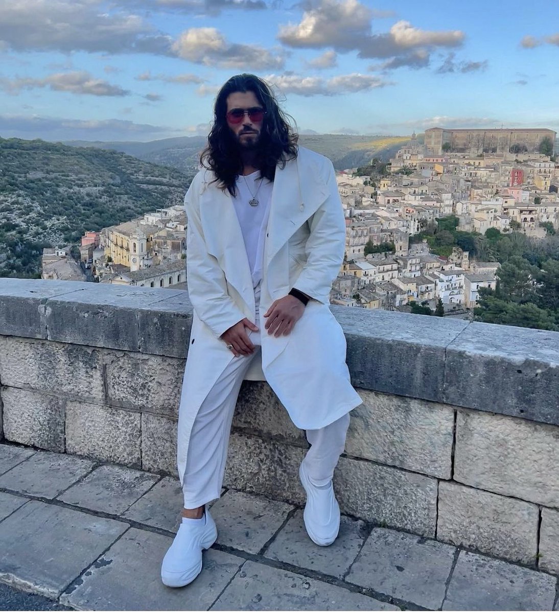#CanYaman IG Post 

Up and down the stairs -Ragusa Italy