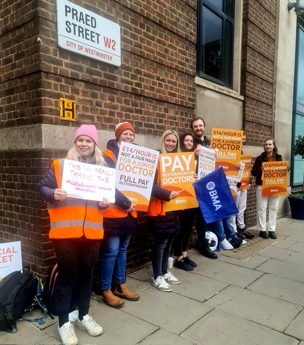 MariaMo32975161's tweet photo. Junior Doctors on 2001 wages while MPs don't show up for months and get paid with permission to work other jobs. Takedown on running costs to sell NHS. Authoritarian take down of medical professionals #NHSCrisis #NHSJobs #standwithnhs #follo4follo https://t.co/oaeM3MLbZg