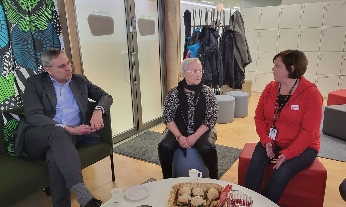 Ammattiopisto <a href="/Luovi_fi/">Ammattiopisto Luovi</a> neuvottelukunnan vpj. <a href="/jmpentikainen/">Mikael Pentikäinen</a> tutustui Oulussa Pekurin kauppakeskuksessa toteutettavaan työelämälähtöiseen TELMA-koulutukseen. Erinomaisia keskusteluja ja näkökulmia.