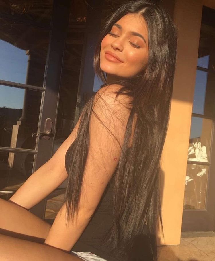 bellaboopluvsu's tweet photo. @vuomet @fabianaspov @PopBase be fr. you used the worst pic possible of her (and she still looks good). she’s so beautiful. don’t even. https://t.co/DIW0MHEfL3