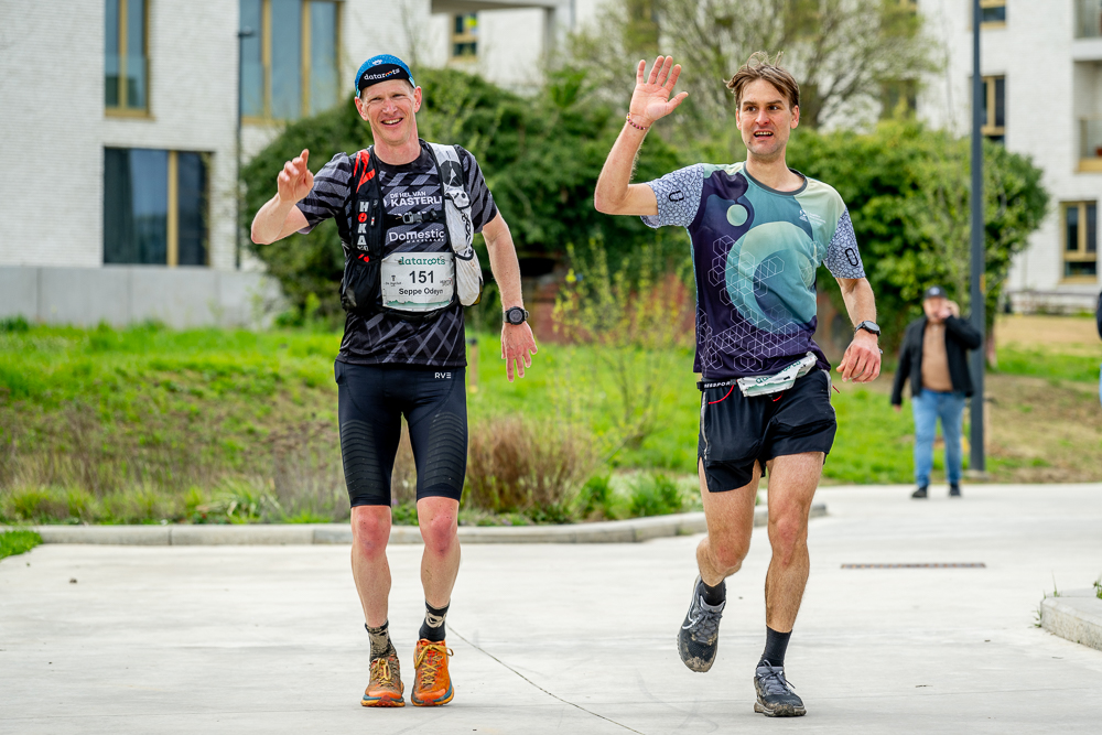 58 km in 4 uur lopen, dat betekent een marathon onder de 3 uur! Straffe prestatie van topduatleet Seppe Odeyn en age group wereldkampioen Bernd Van Snick, maar het was vooral ook heel gezellig in de Jogclub Ultra op paasmaandag...

3athlon.be/2023/04/14/58-…