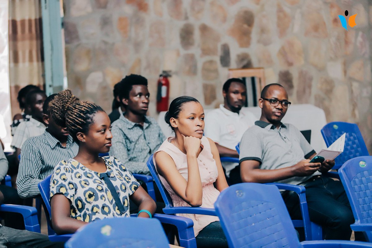 MagazineJimbere's tweet photo. 📚 L'Association des Écrivains du #Burundi (ASEB), en collaboration avec le Prix #littéraire #Rumuri, avec le soutien de l'@UEauBurundi à travers le @PasaccB organisait ce 13/04/2023 une campagne de promotion et de diffusion des œuvres du #PrixLittéraireRumuri, au #Celab campus #Mutanga de l'@UB_Rumuri en @MairieBuja

🔙 Pour rappel, la 4ème édition de ce prix a été financée par la @SwissDevCoop à travers le @LabelKuZiko, et la @franceauburundi (https://t.co/vxlb1gmWhW)
