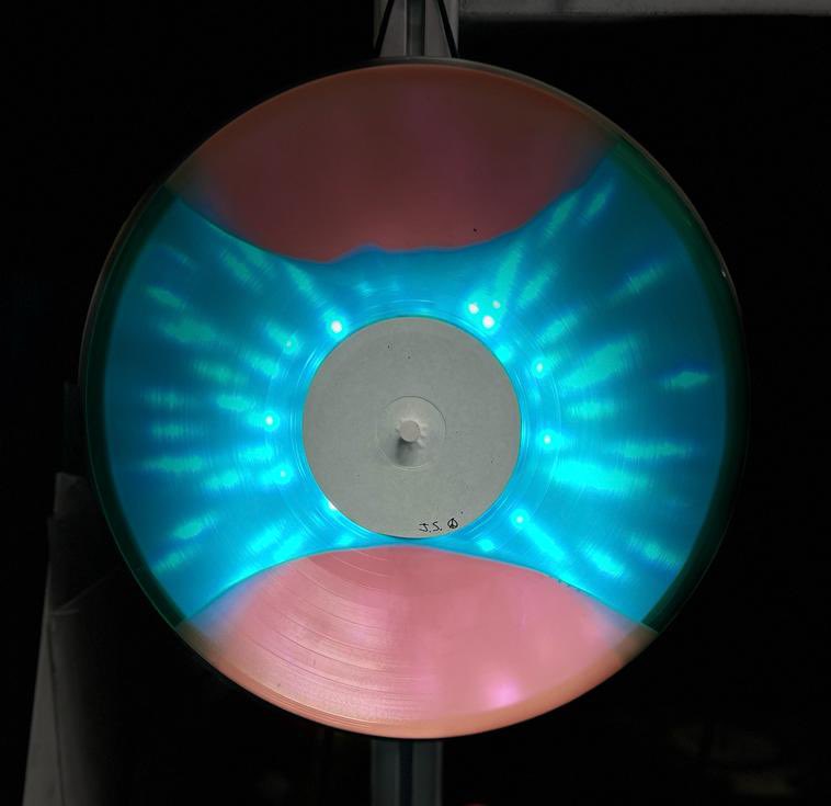 Experimenting with colour and light and sound. 

#vinyl #records #vinylrecords #madeatmicroforum #colouredvinyl #vinylmagic #vinylcommunity