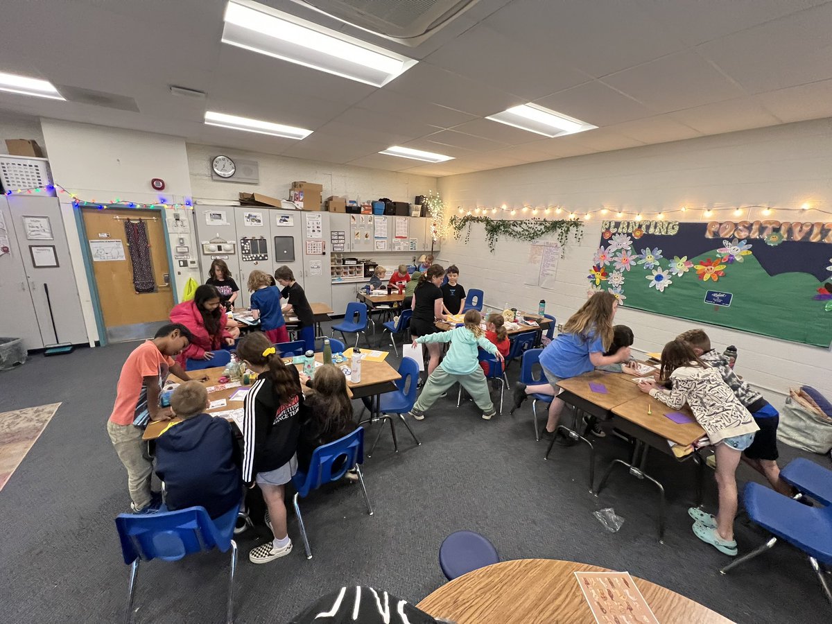 MissHocking4th's tweet photo. A mad scientist has locked the #4thgraders in class and only their #3branchesofgov knowledge can help them escape!!!! @SLCSBartlett https://t.co/pzmWtQjYrI