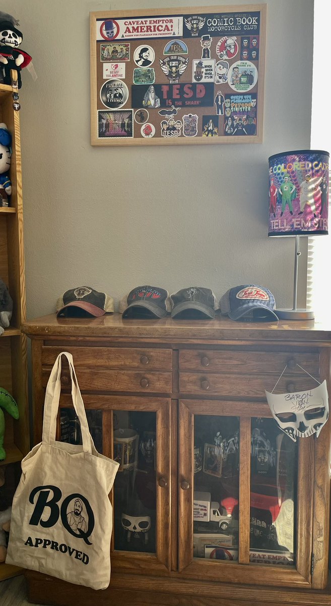 handsomerob64's tweet photo. Just moved into my new spot! My office would not be complete without my #TESD shine! It is coming together nicely! @TellEmSteveDave @sundayjeff @BQQuinn @Tesdtown #4CD #FourColorDemons #4CD4Life https://t.co/JPwtGqYk9l