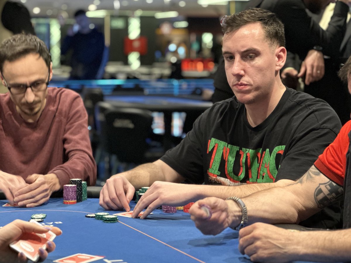 ♣️♦️ OPENING - Día 1C ♠️♥️

Damos la bienvenida a <a href="/JoRDiKCR/">JoRDiK</a> ex jugador de la <a href="/LVPes/">LVP</a> 🎮

El ex jugador de esports por el momento se desenvuelve con soltura en los tapetes y multiplica por 4 el stack inicial 🚀

¡ GL Jordi !

#LOWSeries